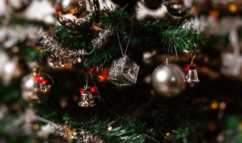 A Guide to Buying the Most Authentic-Looking Artificial Christmas Trees for a Festive Holiday Celebration