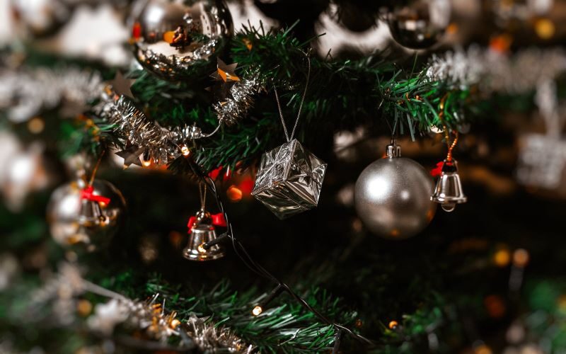 A Guide to Buying the Most Authentic-Looking Artificial Christmas Trees for a Festive Holiday Celebration